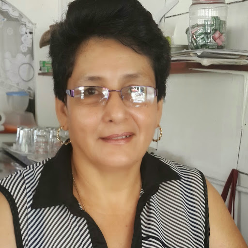 Elizabeth Monge Photo 14