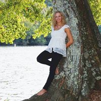 Suzanne Bailey Photo 33