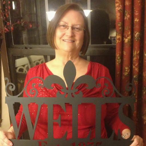 Betty Wells Photo 37