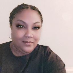 Michelle Roberts Photo 16