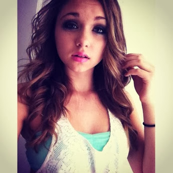 Sara Paxton Photo 29