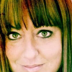 Lisa Barnard Photo 39