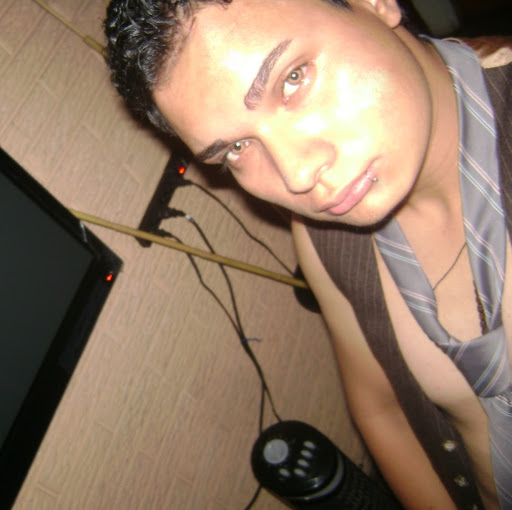 Bryan Calderon Photo 5