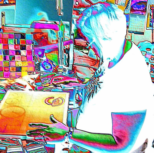 Julia Walsh Photo 37