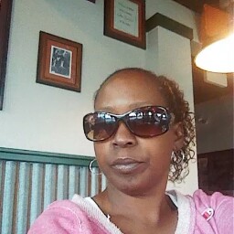 Stephanie Robert Photo 18
