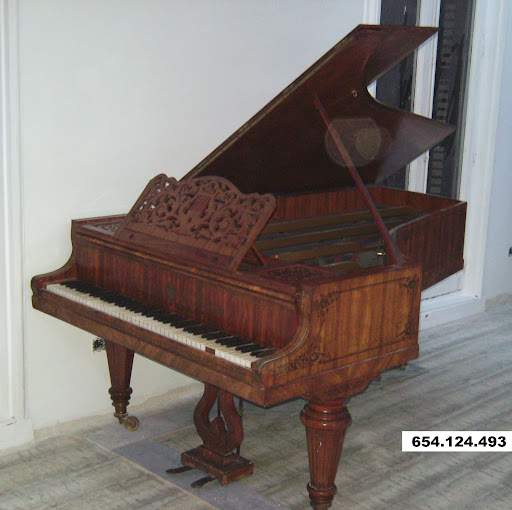 Angel Calvo Photo 31