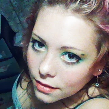 Nicole Hahn Photo 18