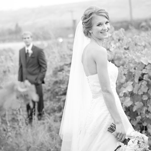 Anna Hartley Photo 8