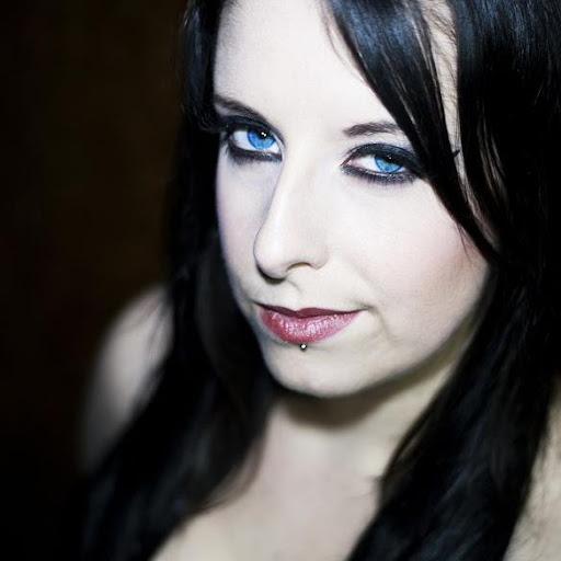 Samantha Brewster Photo 5