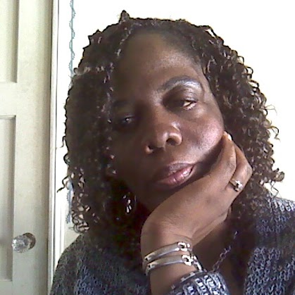 Stephanie Holloway Photo 11