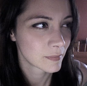 Laura Graves Photo 36