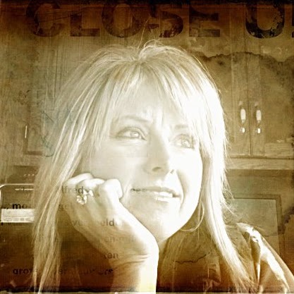 Kirsten Thompson Photo 13