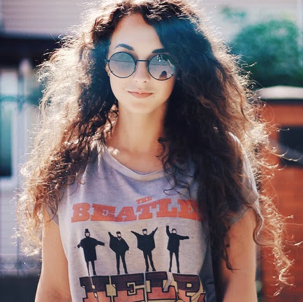 Ana Collins Photo 11