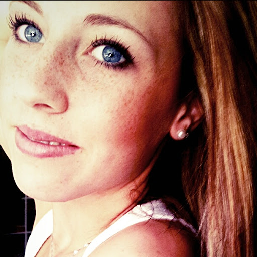 Julia Hansen Photo 41