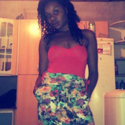 Julia Olivera Photo 14