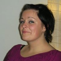 Julie Vang Photo 19