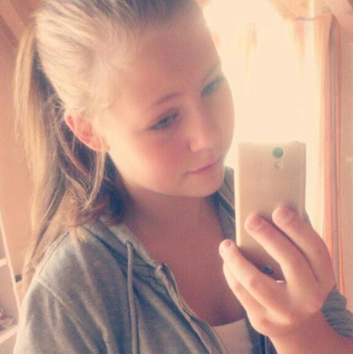 Julia Weber Photo 17