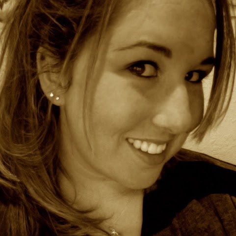 Kelly Lowe Photo 30