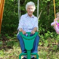 Melanie Davis Photo 17