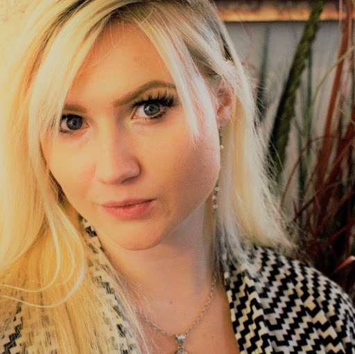 Julia Tucker Photo 26