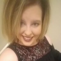 Elizabeth Huggins Photo 28