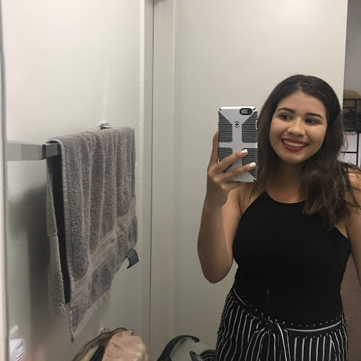 Sara Castaneda Photo 13