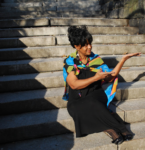 Betty Lyons Photo 35