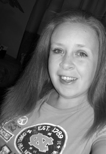 Amanda Vaughn Photo 15