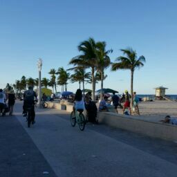 Claudia Campbell Photo 22