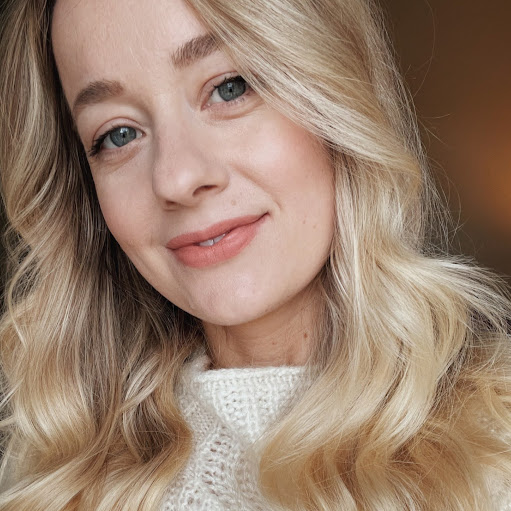 Anna Sanders Photo 31