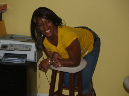 Michelle Dixon Photo 21