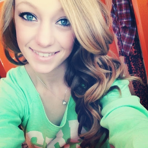 Sarah Mayes Photo 26