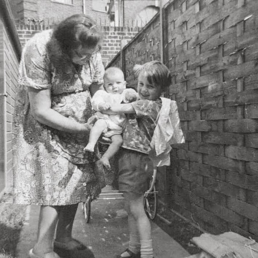 Dorothy May Photo 37