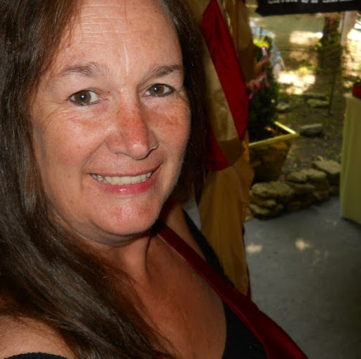 Anna Mullins Photo 9