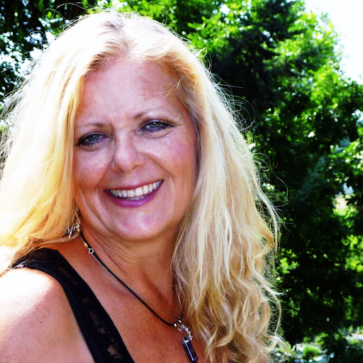 Michele Woods Photo 24