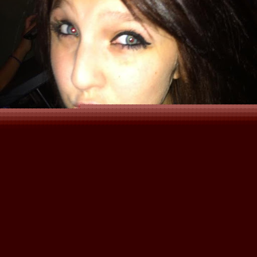 Sarah Messenger Photo 9