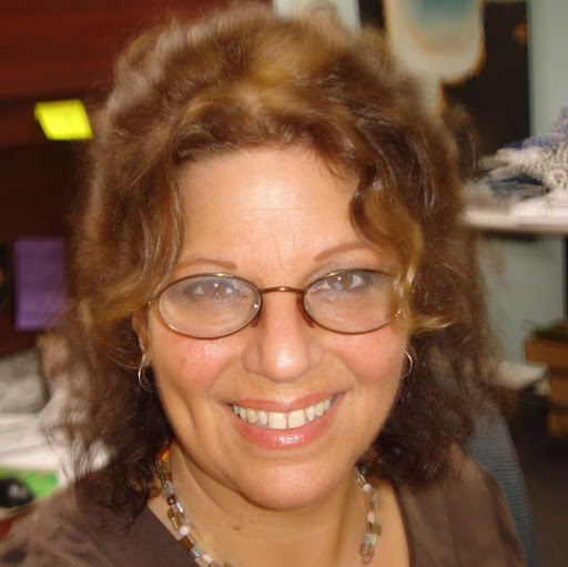 Gloria Lewis Photo 15