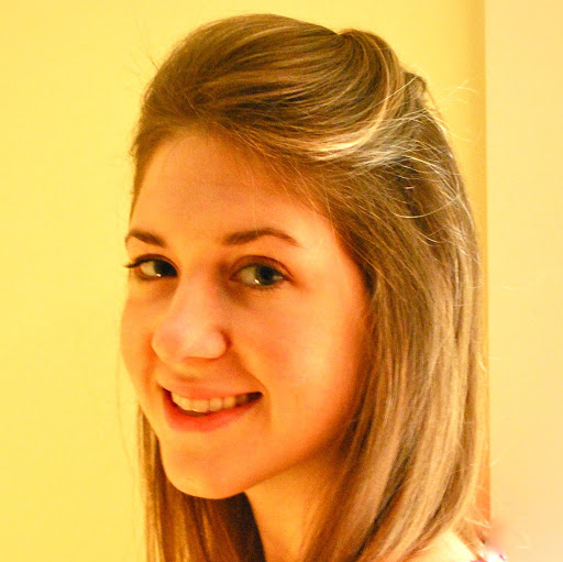 Katherine Hahn Photo 23