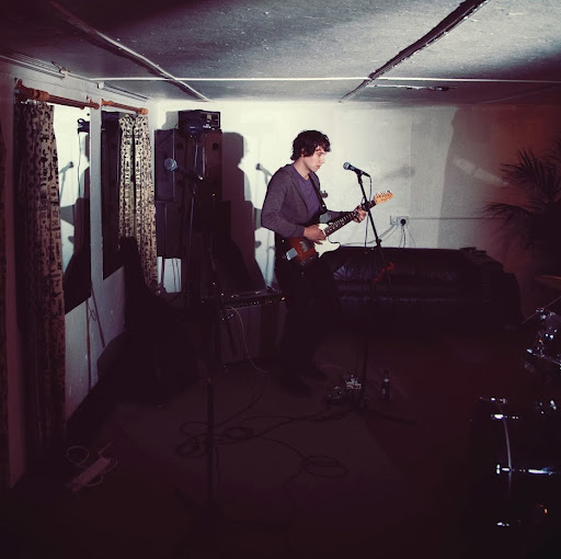 Dan Howe Photo 31