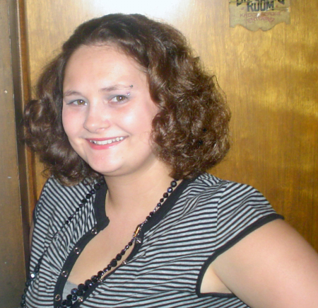 Elizabeth Reynolds Photo 14
