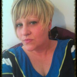 Traci Lewis Photo 29