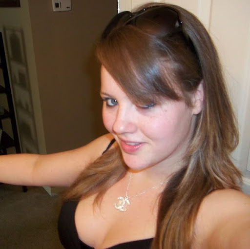 Kristen Roach Photo 15