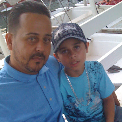 Gilberto Vazquez Photo 30