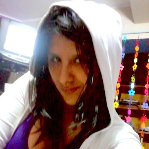 Elizabeth Valdivia Photo 14