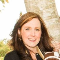 Elizabeth Stilwell Photo 15