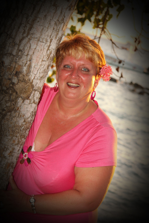 Julie Garrison Photo 31