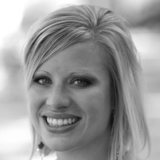 Erika Holmes Photo 15