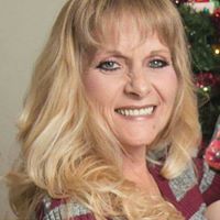 Julie Garrett Photo 9