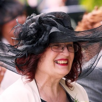 Pauline Anderson Photo 37