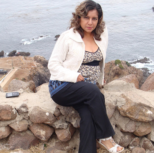 Erika Hernandez Photo 4